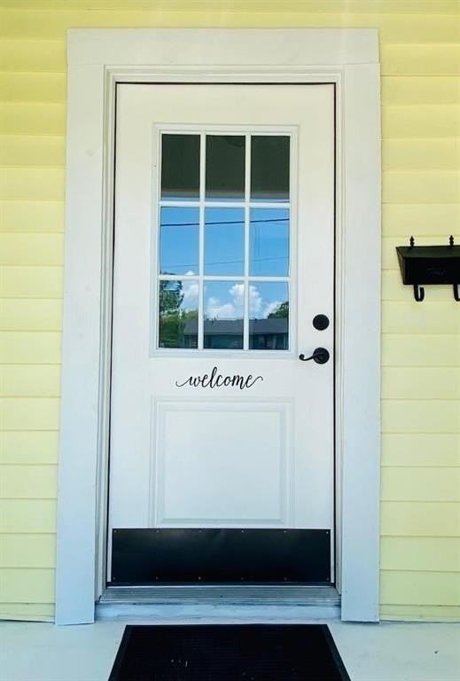 704 Nash St - Photo 2 of 15