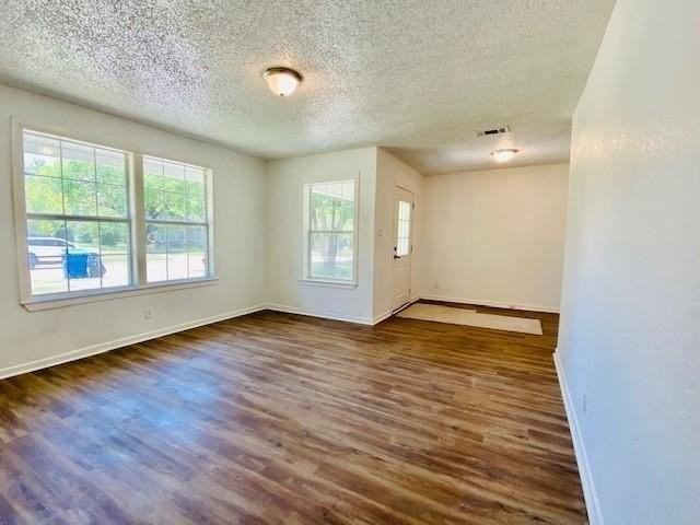 704 Nash St - Photo 3 of 15