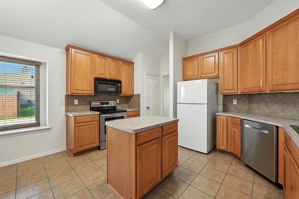 132 Shumard Dr - Photo 4 of 23