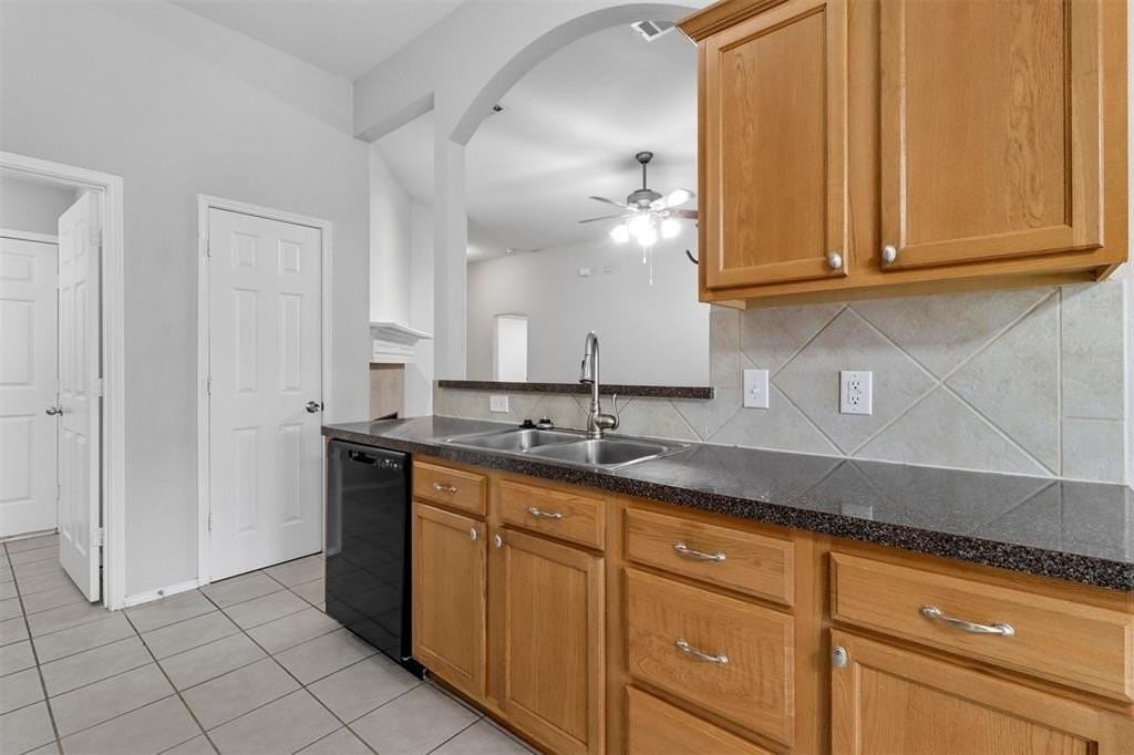 1201 Caroline Dr - Photo 7 of 25