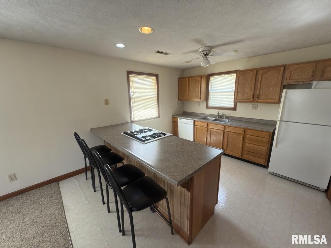 540 N Main St #D - Photo 3 of 17