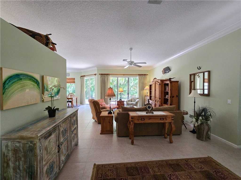 9535 W Maiden Ct - Photo 3 of 22