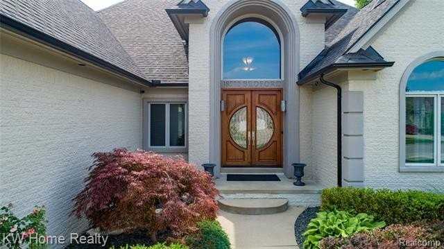 18970 Bedford Dr - Photo 2 of 30