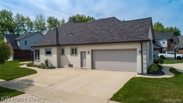 18970 Bedford Dr - Photo 3 of 30