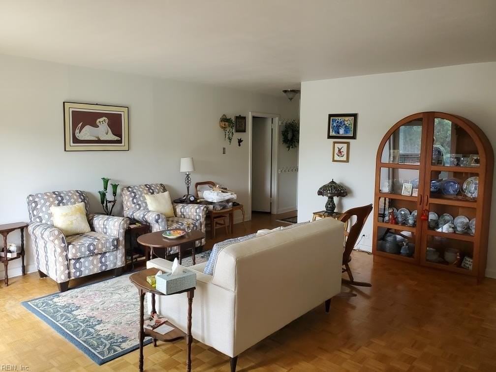 7320 Glenroie Ave #4L - Photo 3 of 6