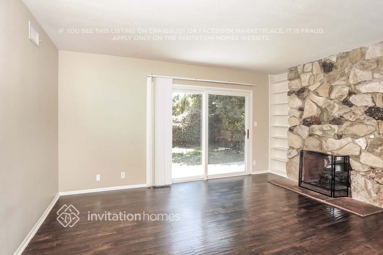 10544 Densmore Ave - Photo 3 of 17