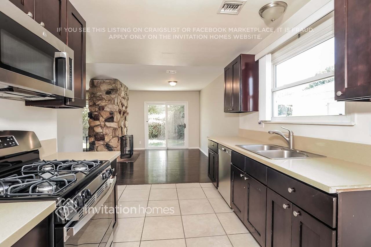 10544 Densmore Ave - Photo 6 of 17