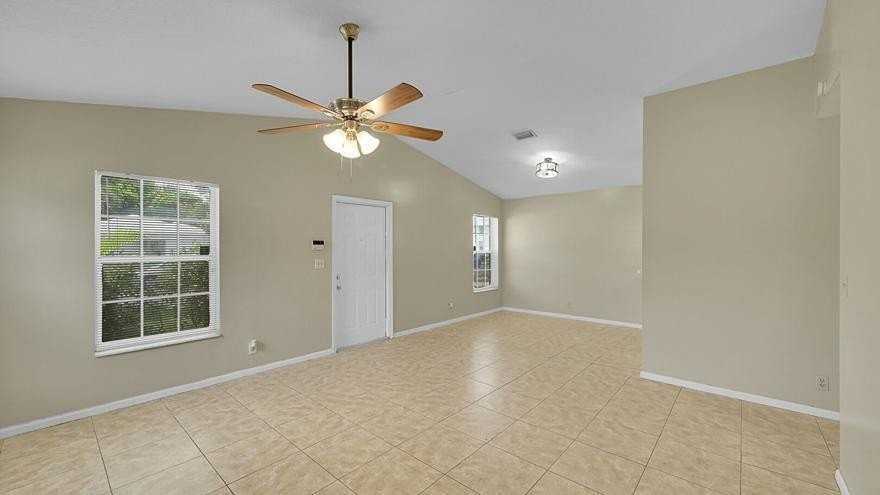 901 10th St - Photo 2 of 16