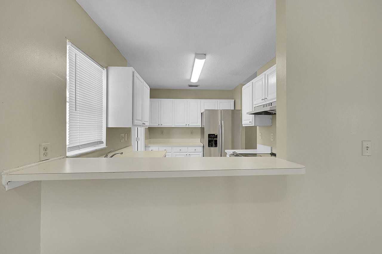 901 10th St - Photo 4 of 16