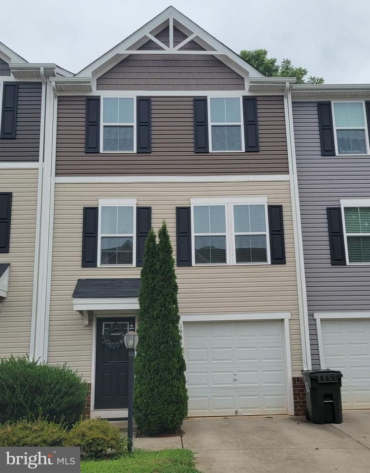 1945 Crepe Myrtle Lane - Photo 2 of 16