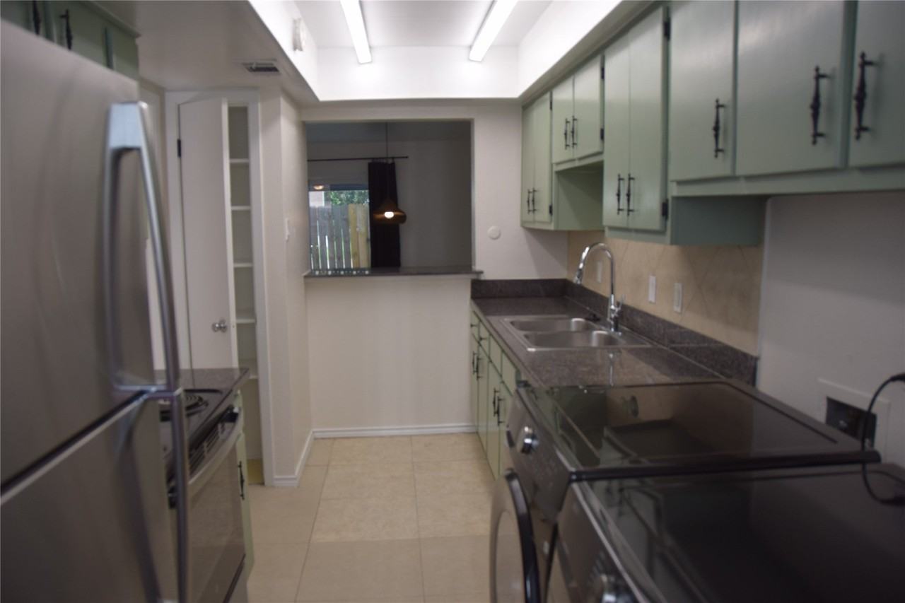 7827 Leonora St - Photo 4 of 29