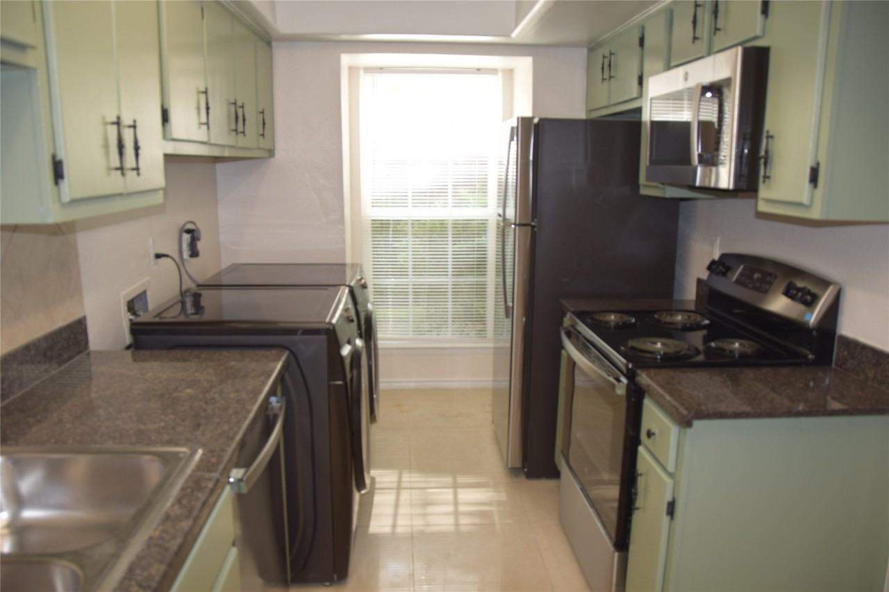 7827 Leonora St - Photo 6 of 29