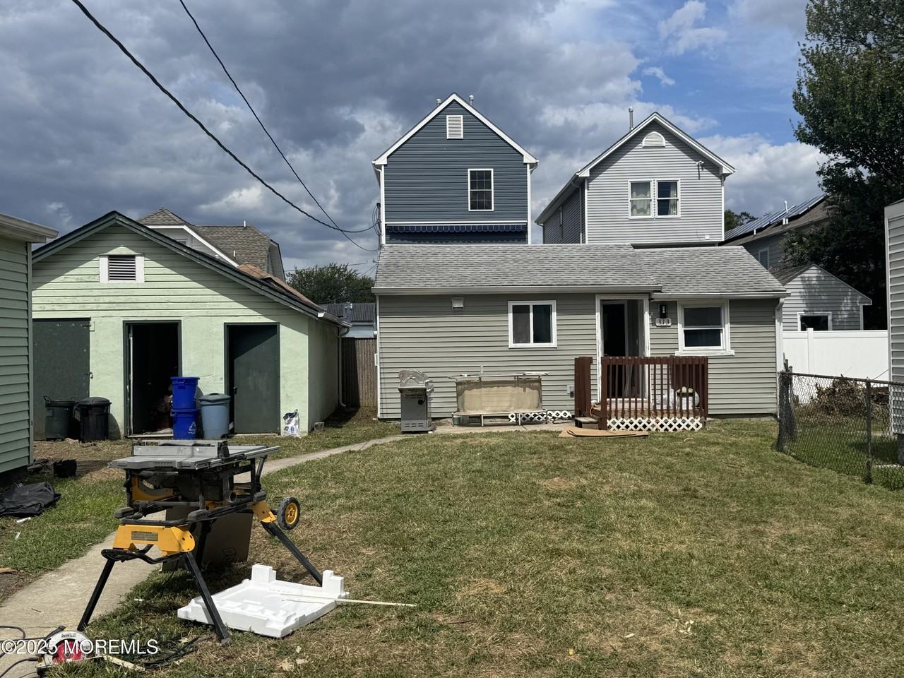 313 Lorillard Ave - Photo 2 of 9