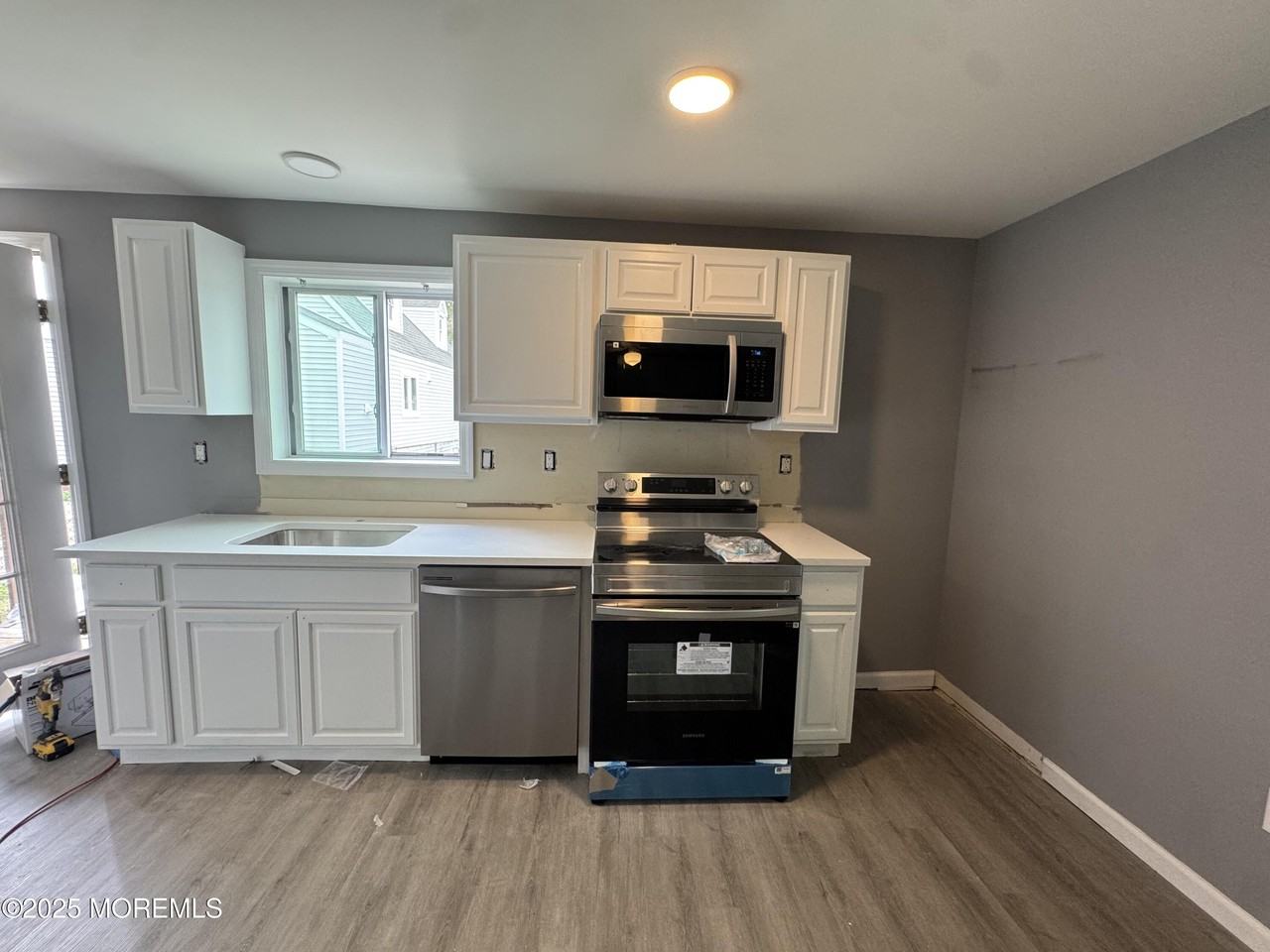 313 Lorillard Ave - Photo 3 of 9