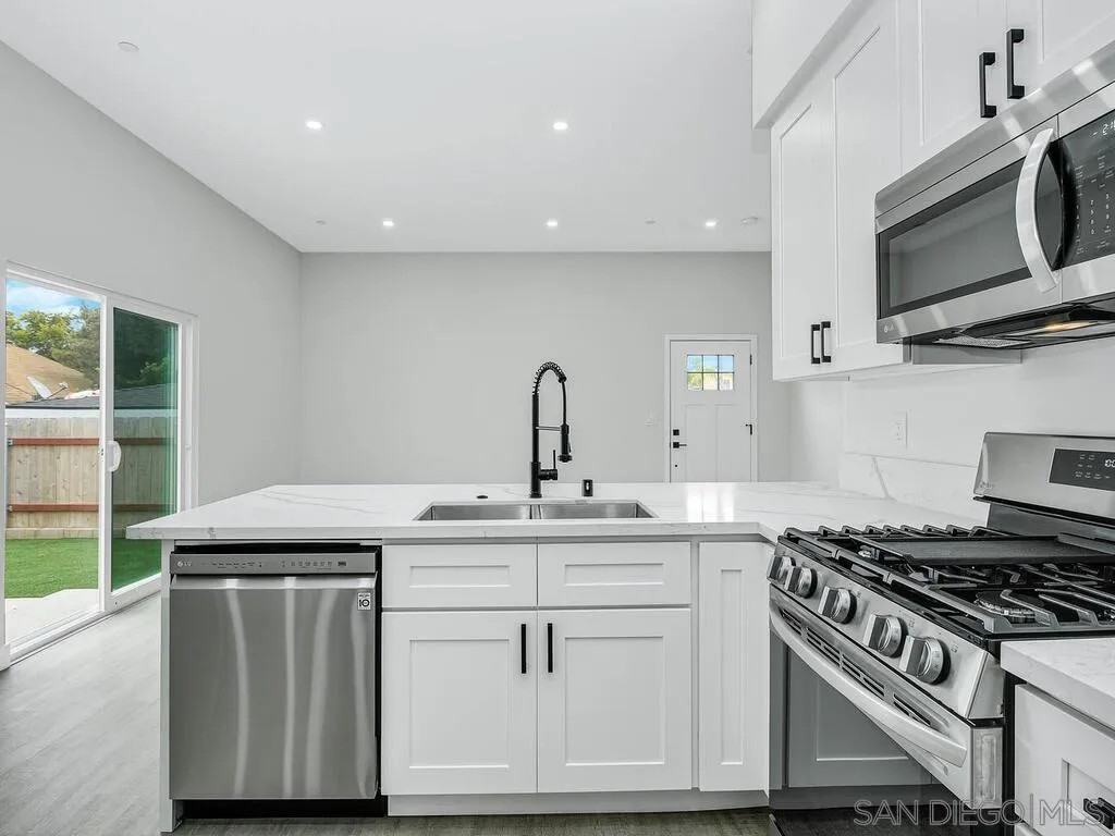 1064 11th Street - Photo 7 of 33