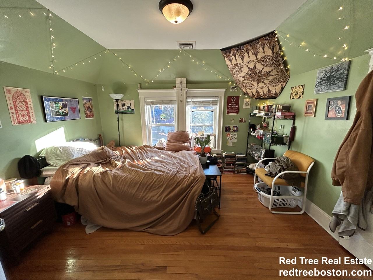 235 Commonwealth Ave - Photo 3 of 10