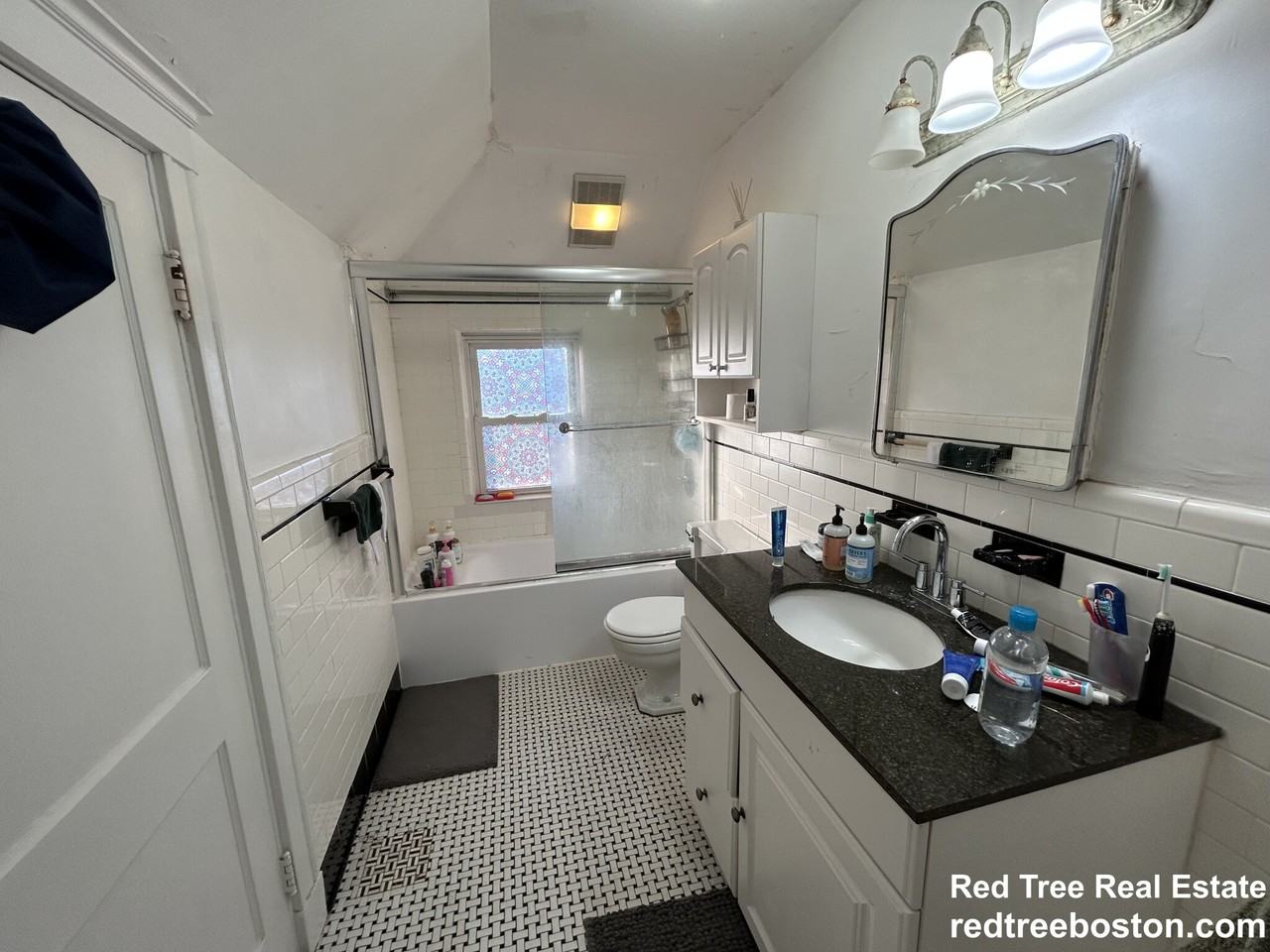 235 Commonwealth Ave - Photo 5 of 10