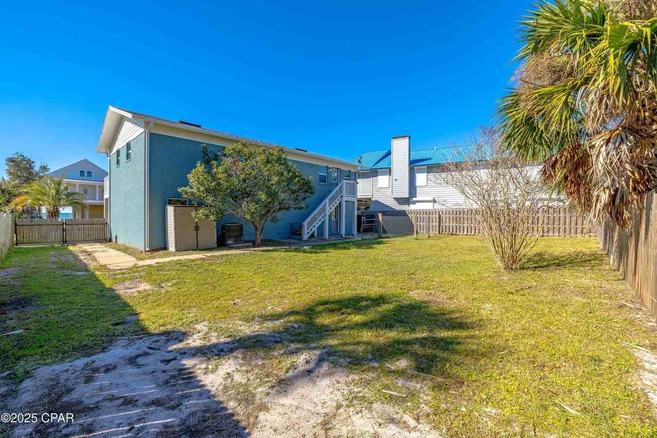 8504 Tradewinds Dr - Photo 2 of 19