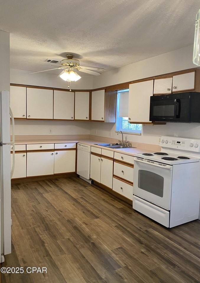 103 Downing St Apt H #H - Photo 4 of 11