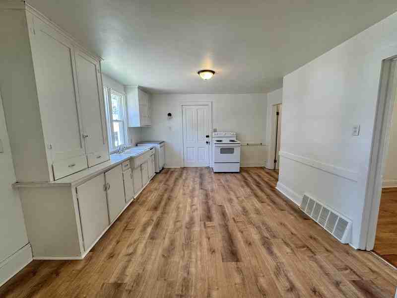 1119 Doty St - Photo 5 of 9