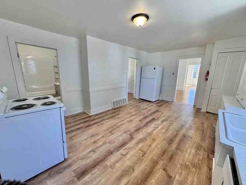1119 Doty St - Photo 6 of 9