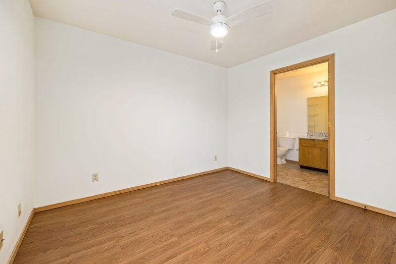 413 Columbia Pl - Photo 3 of 10