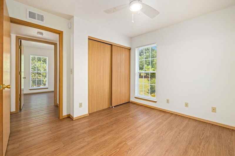 413 Columbia Pl - Photo 4 of 10