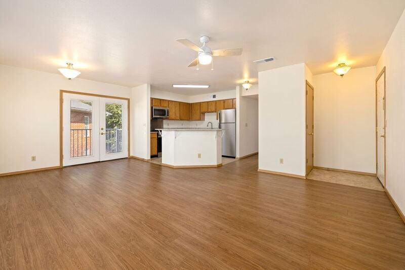 413 Columbia Pl - Photo 5 of 10