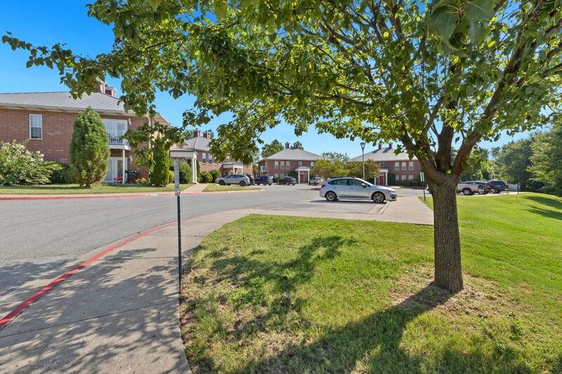 413 Columbia Pl - Photo 7 of 10