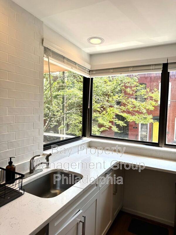 834 N Newkirk St - Photo 7 of 30