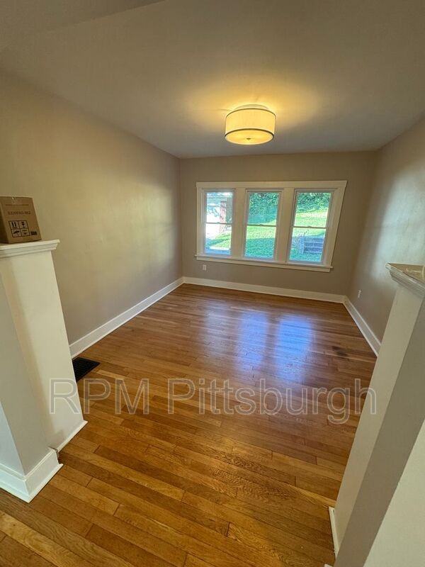 107 N Meadowcroft Ave - Photo 3 of 19