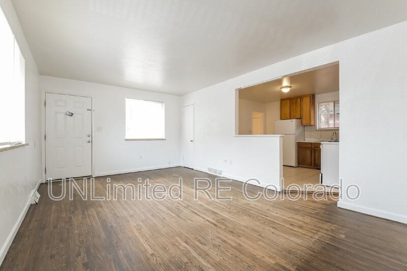 1016 Raleigh St - Photo 2 of 17