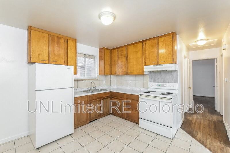 1016 Raleigh St - Photo 4 of 17