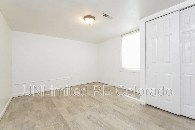 1016 Raleigh St - Photo 6 of 17