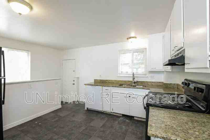 1040 Raleigh St - Photo 3 of 16