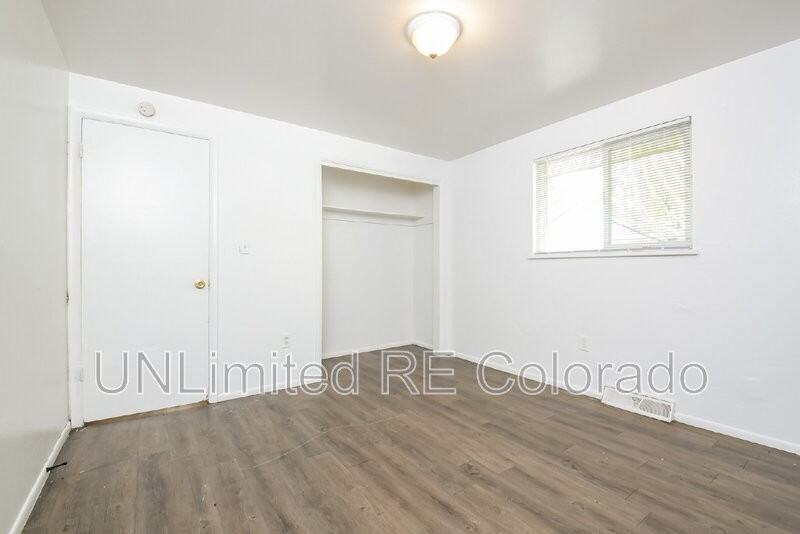 1040 Raleigh St - Photo 7 of 16