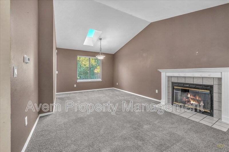 14955 Sw Daphne Ct - Photo 2 of 10