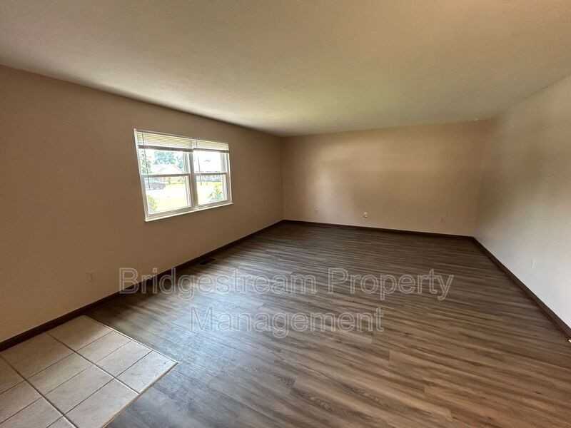 82 Candlewood Ct - Photo 2 of 10