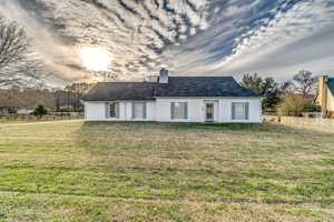 featured image of 215 Tolleson Pl