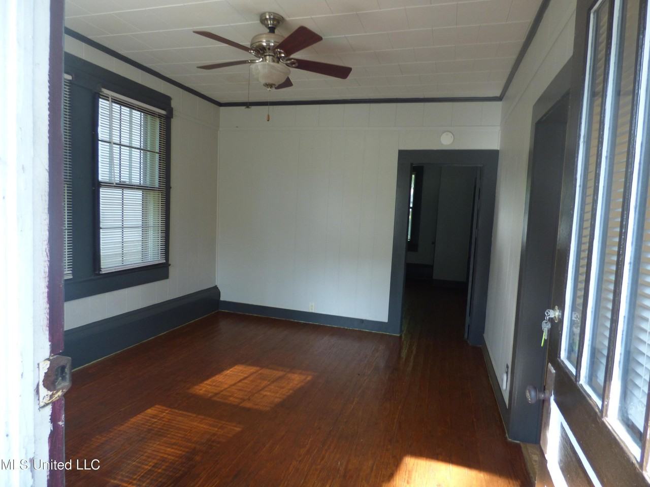 420 Howe St - Photo 2 of 10