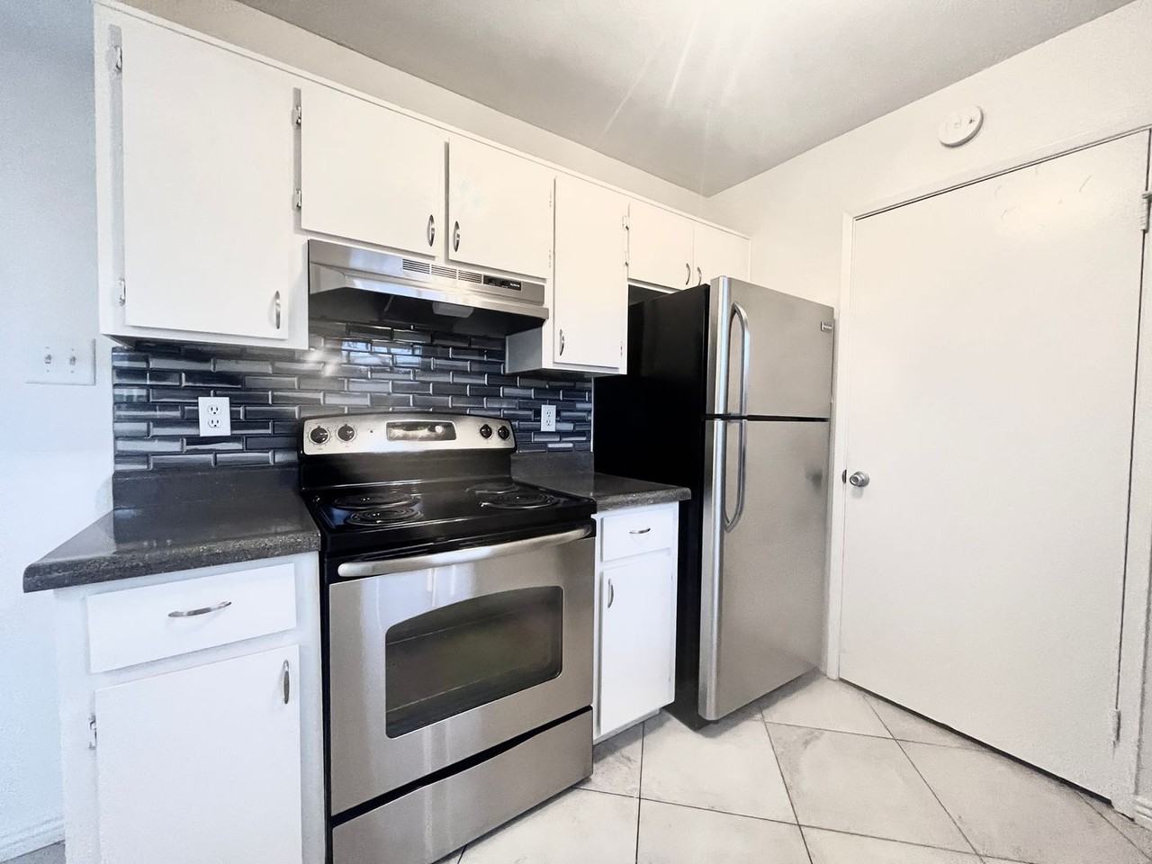 Mission Springs Apartment - Photo 3 of 33