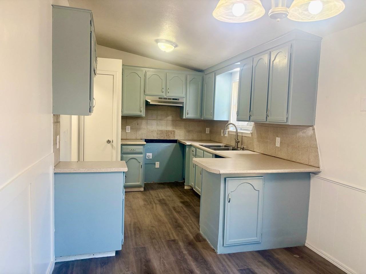 2049 Sierra St - Photo 6 of 13