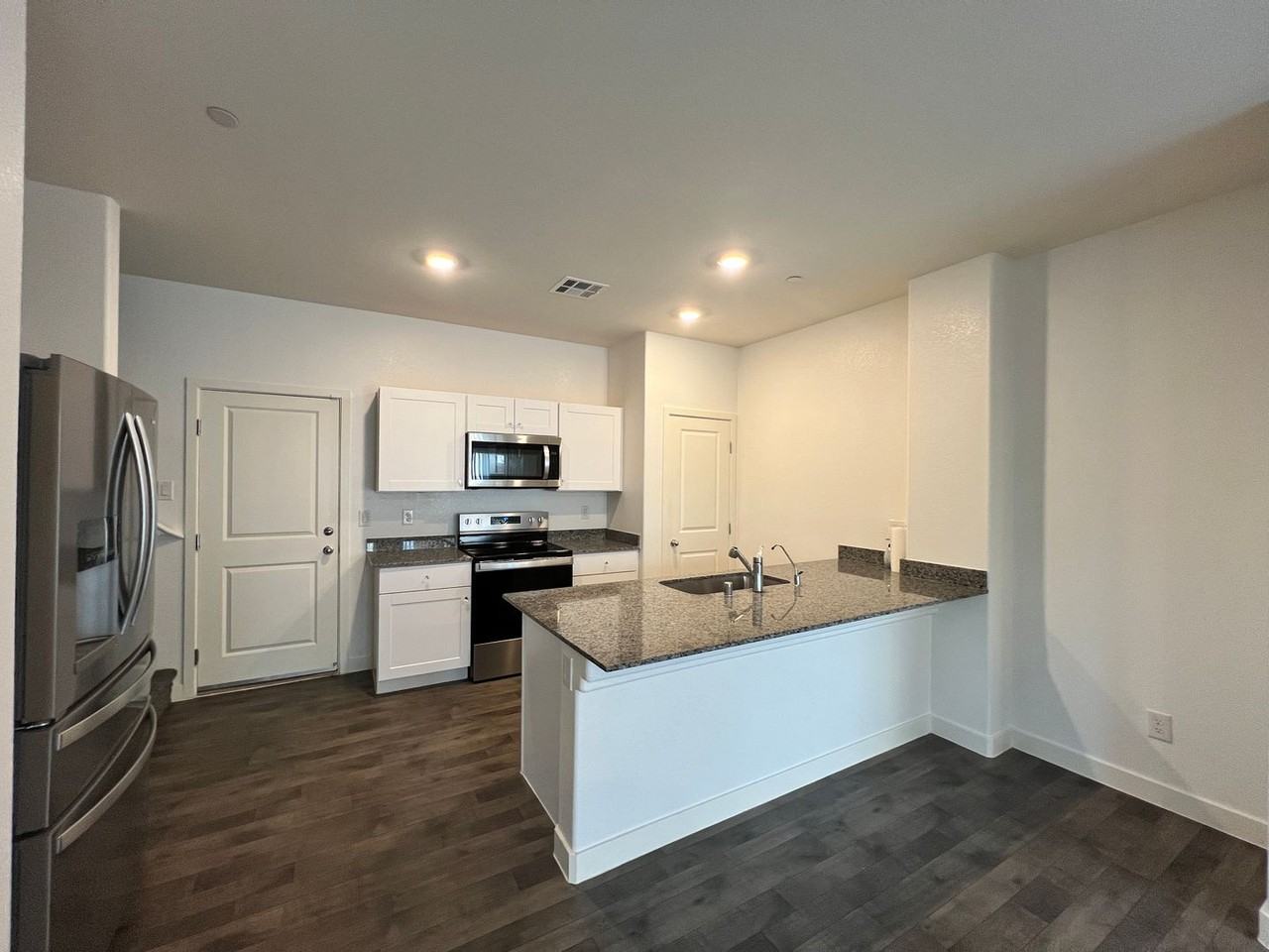 12743 Epperly St - Photo 7 of 41