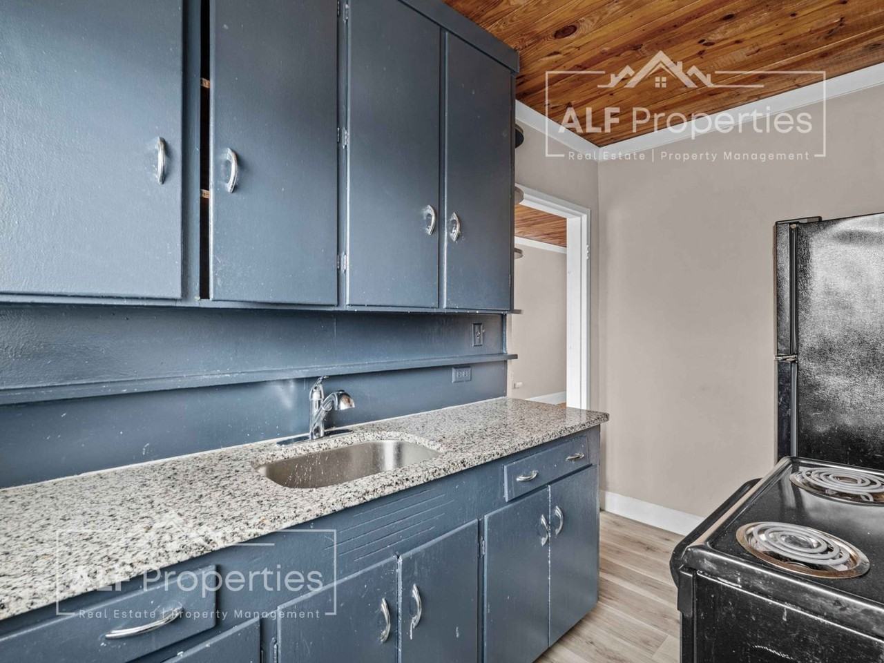 1301 S 10th St - Photo 3 of 14