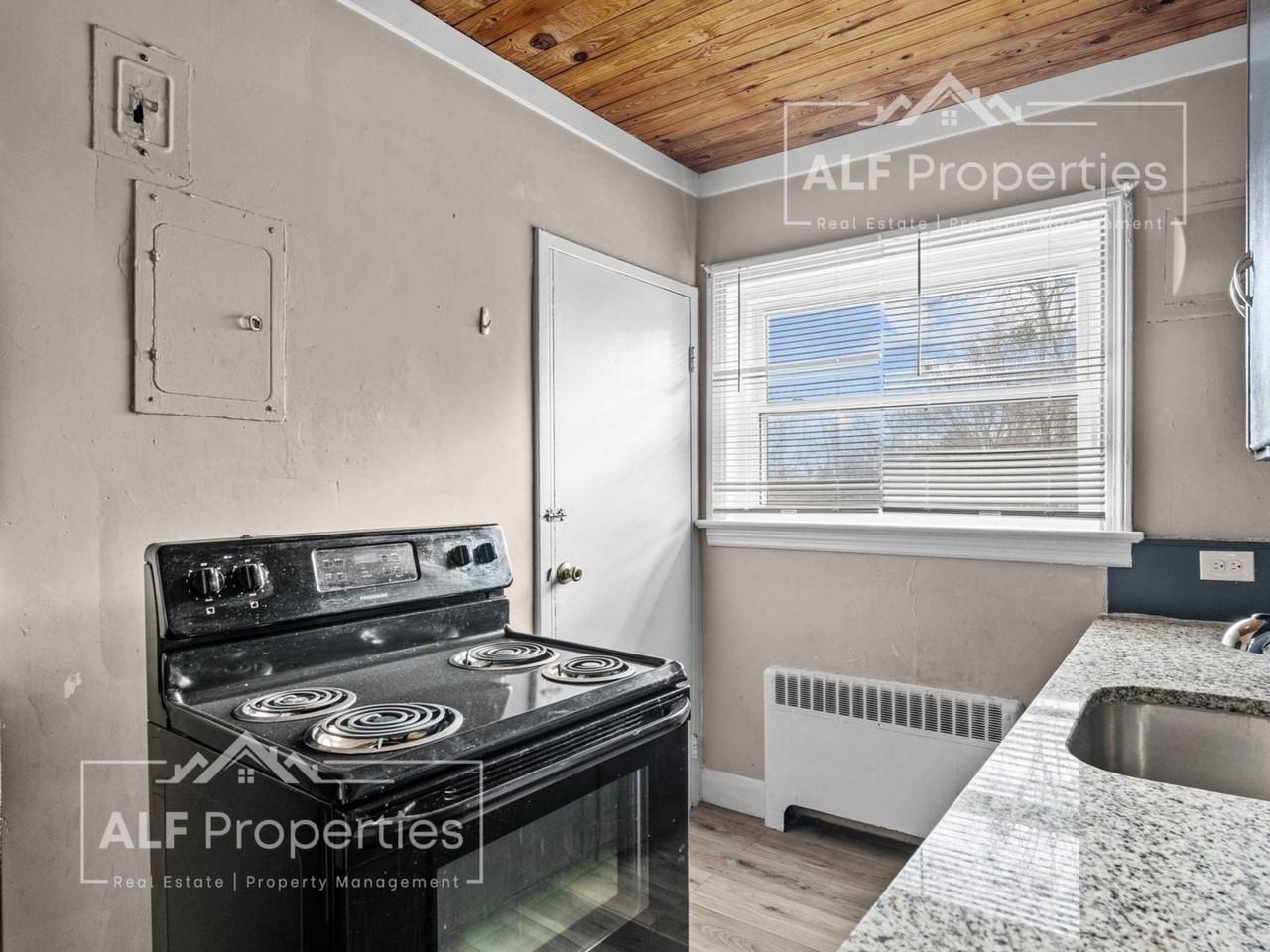 1301 S 10th St - Photo 4 of 14