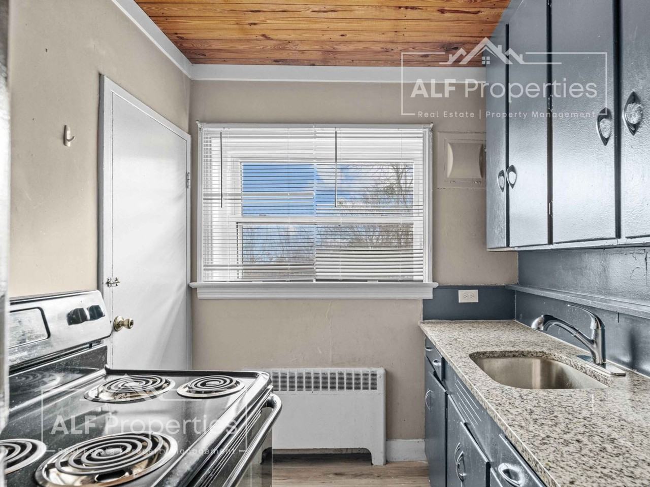 1301 S 10th St - Photo 6 of 14