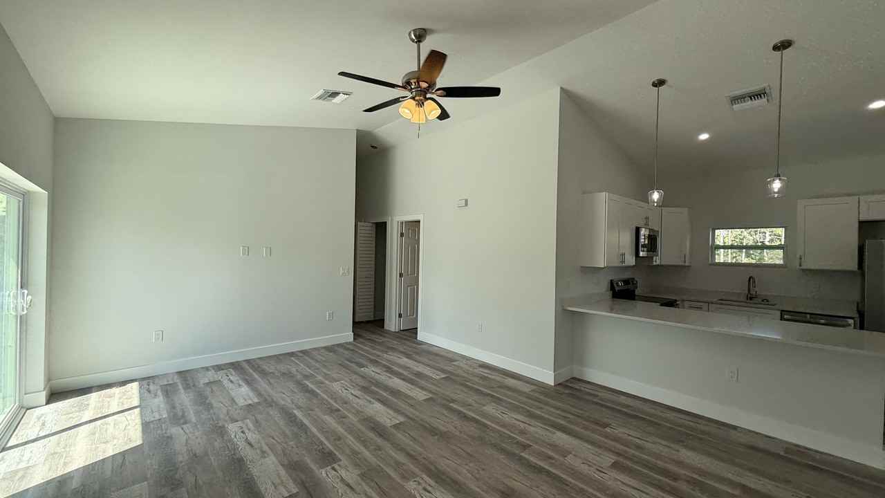 27418 Las Lomas Dr - Photo 2 of 18