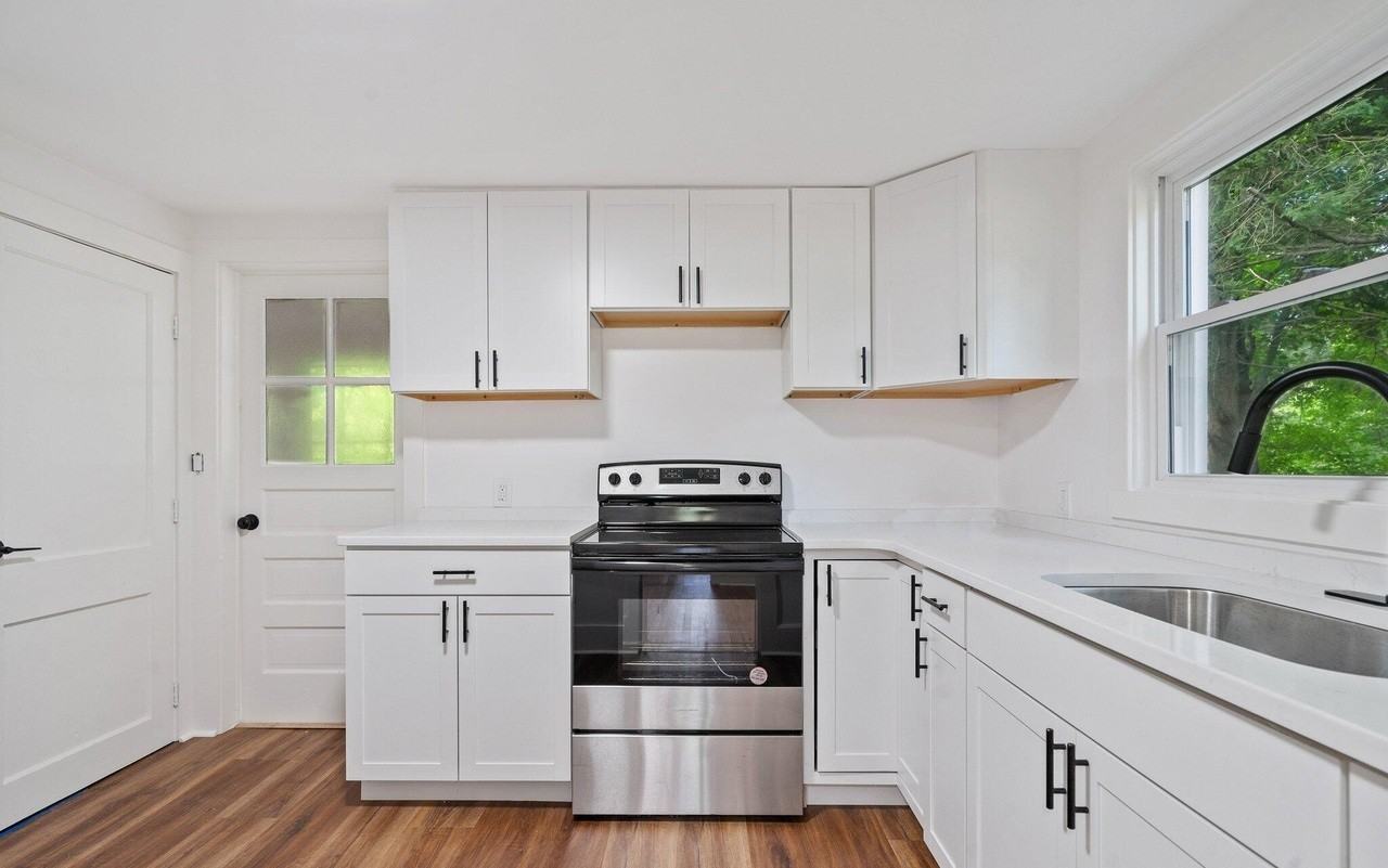 18 Old Mill St - Photo 3 of 9