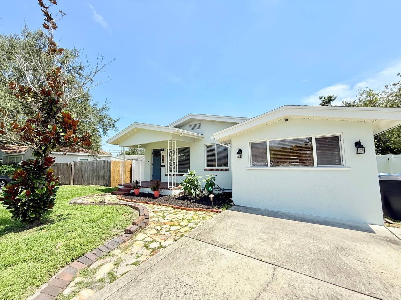 5347 10th St N - Photo 2 of 20