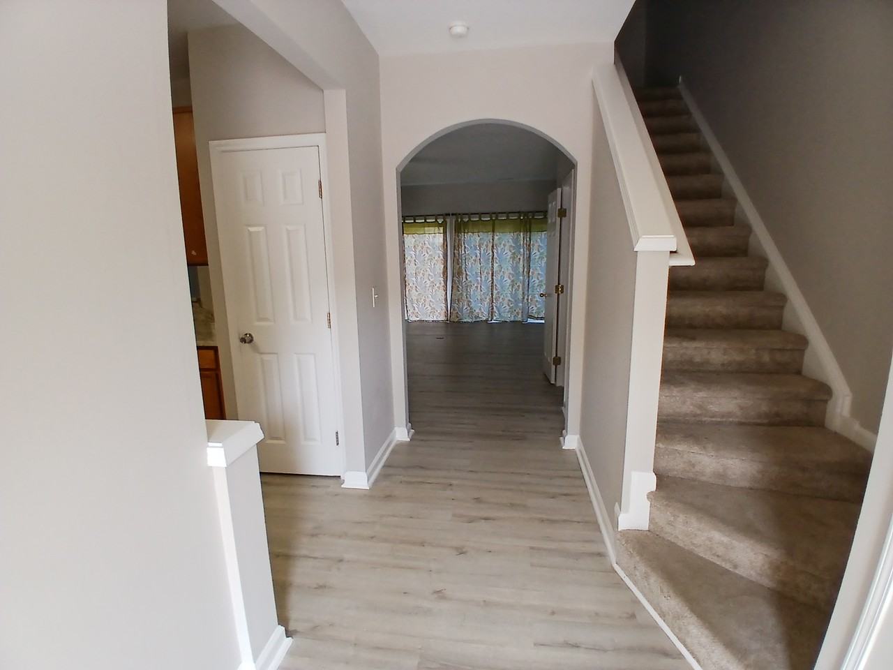 514 Walnut Woods Dr - Photo 2 of 33